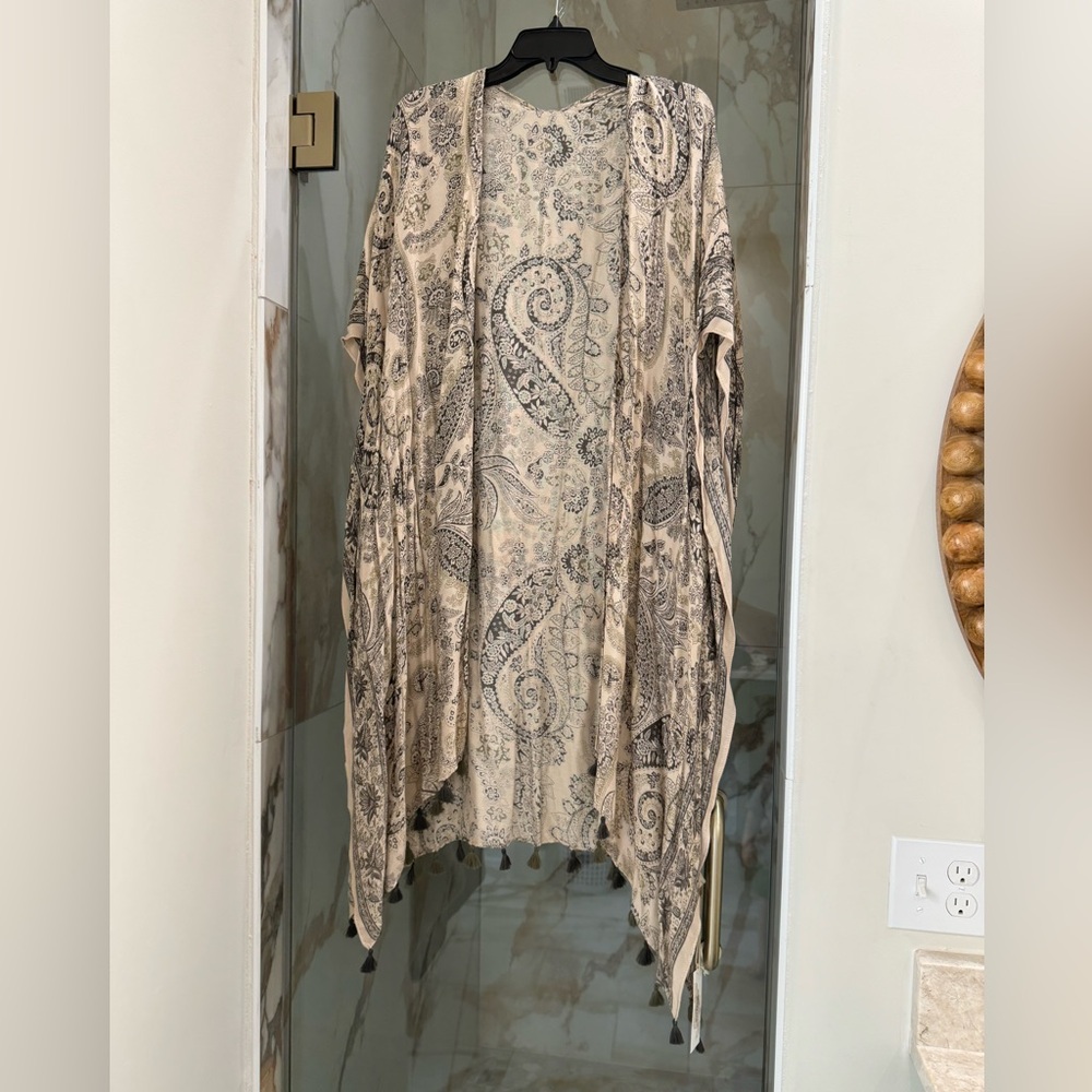 Ruggine tan and black kimono with tassels